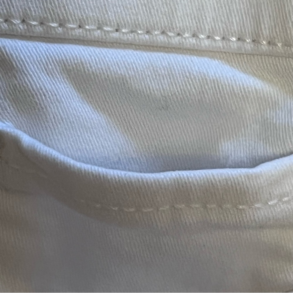 Bandolino Women’s White Pull-On Skimmer Pants - Picture 7 of 11